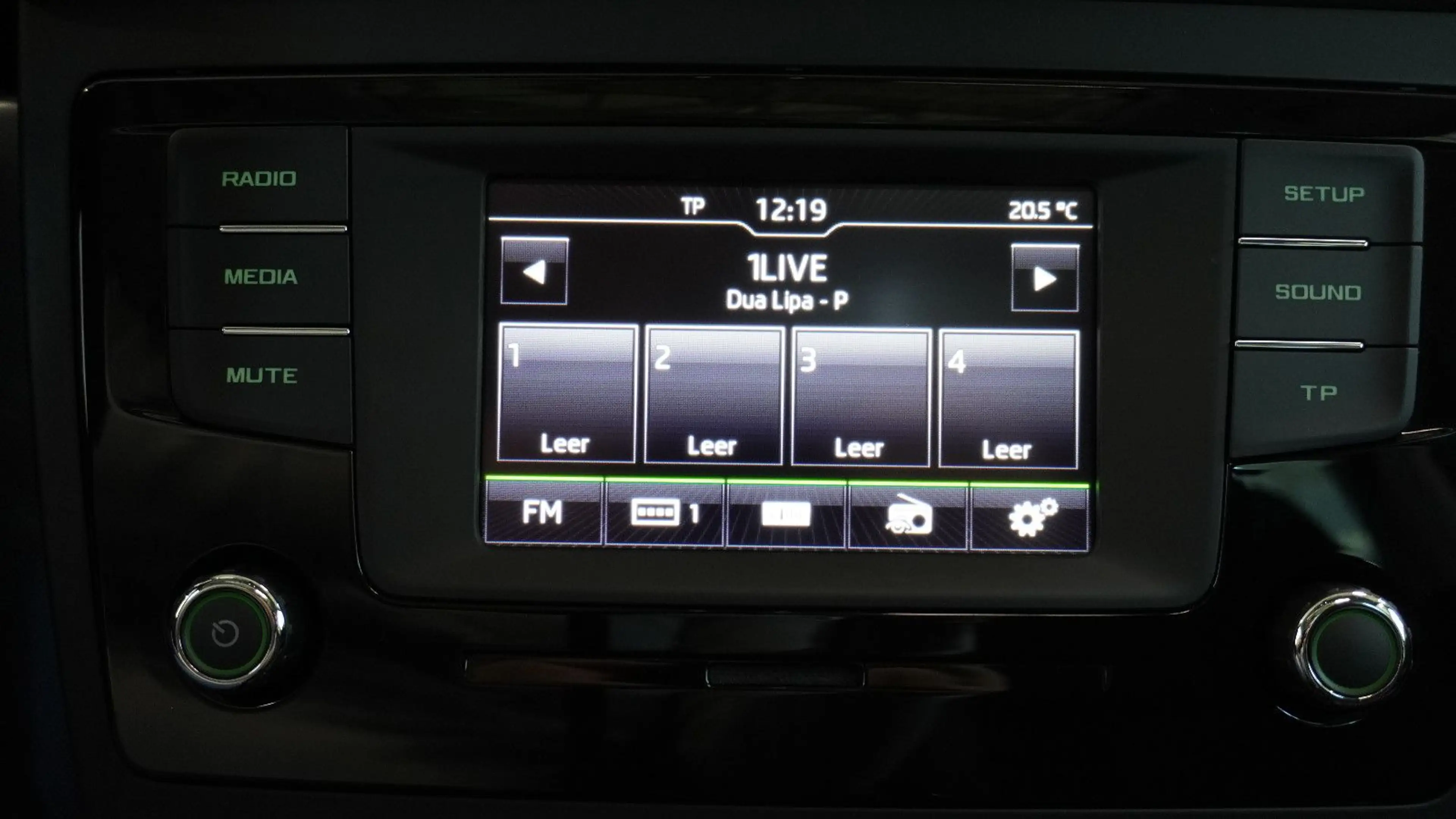 Skoda Yeti Ambition Outdoor 4x4*PANO*AHK*BI-XENON*1HD — photo 13