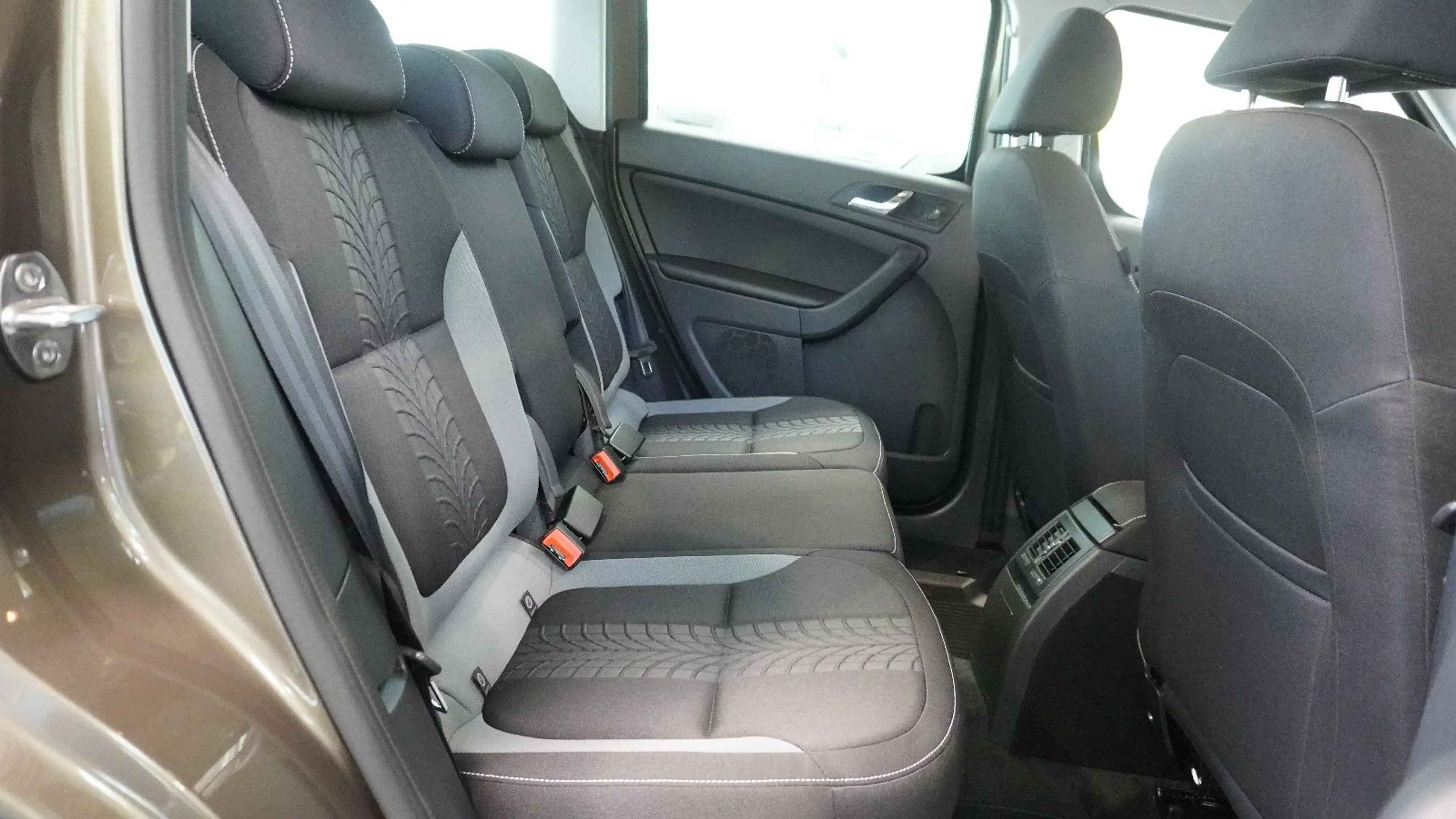 Skoda Yeti Ambition Outdoor 4x4*PANO*AHK*BI-XENON*1HD — photo 10