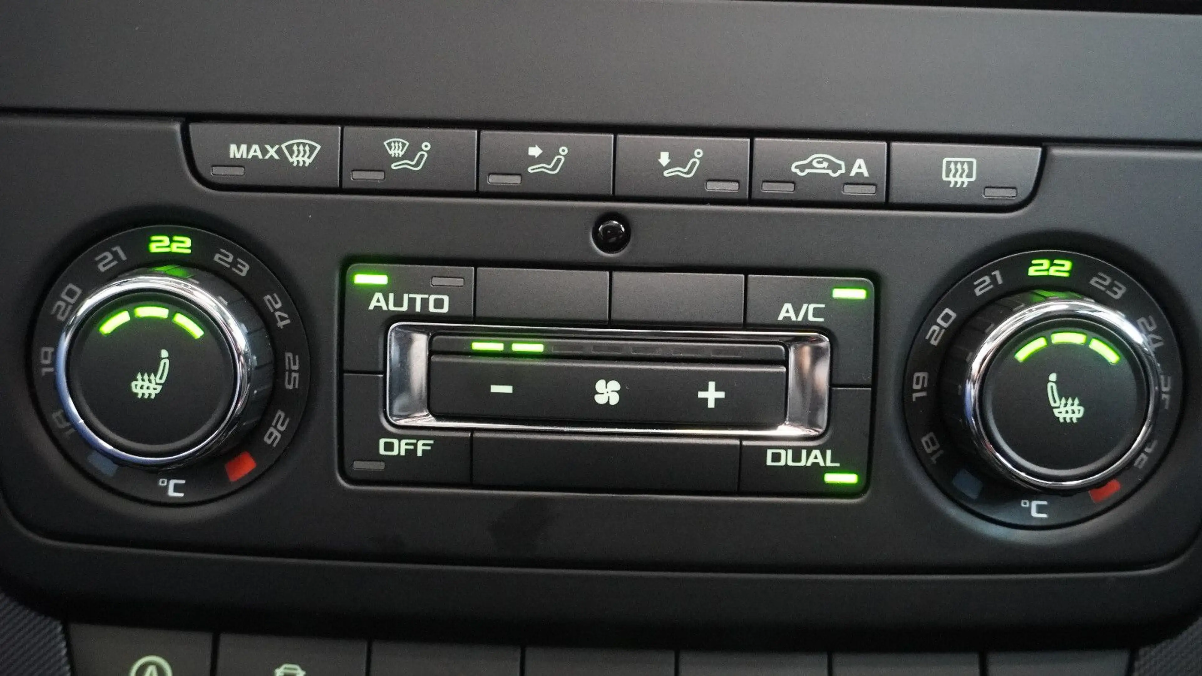 Skoda Yeti Ambition Outdoor 4x4*PANO*AHK*BI-XENON*1HD — photo 15