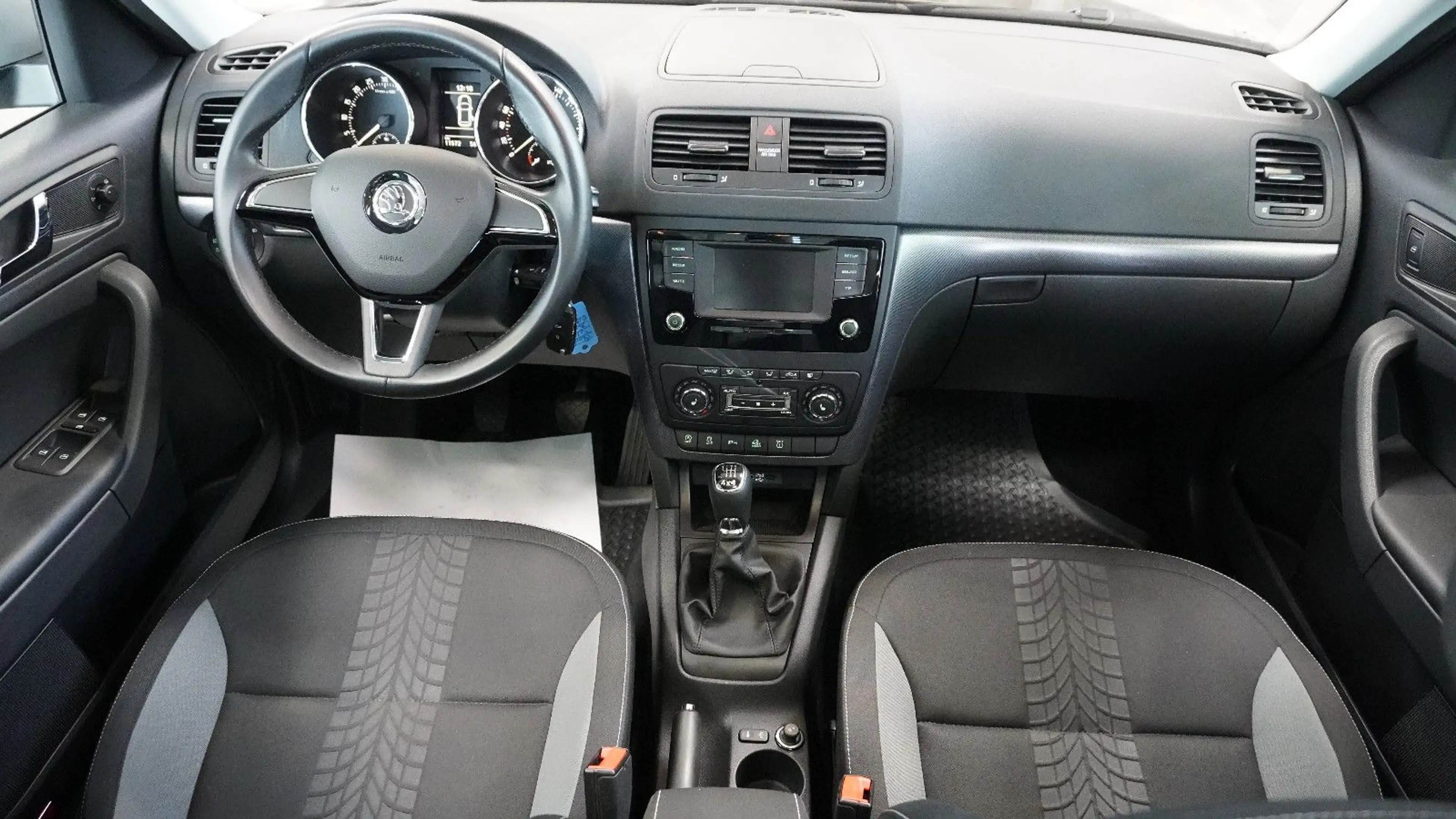 Skoda Yeti Ambition Outdoor 4x4*PANO*AHK*BI-XENON*1HD — photo 8