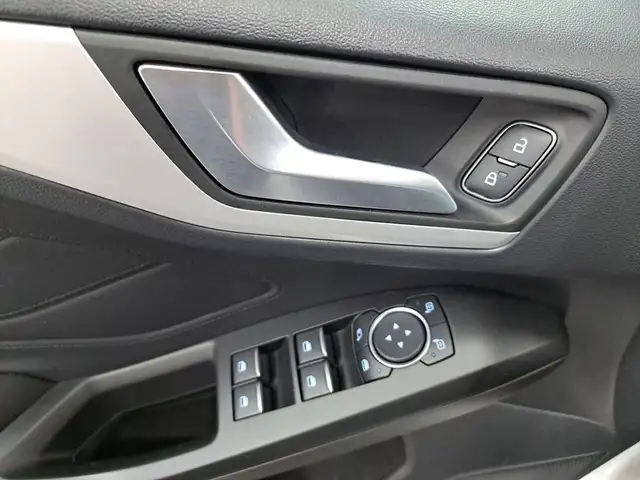 Ford Focus view 12
