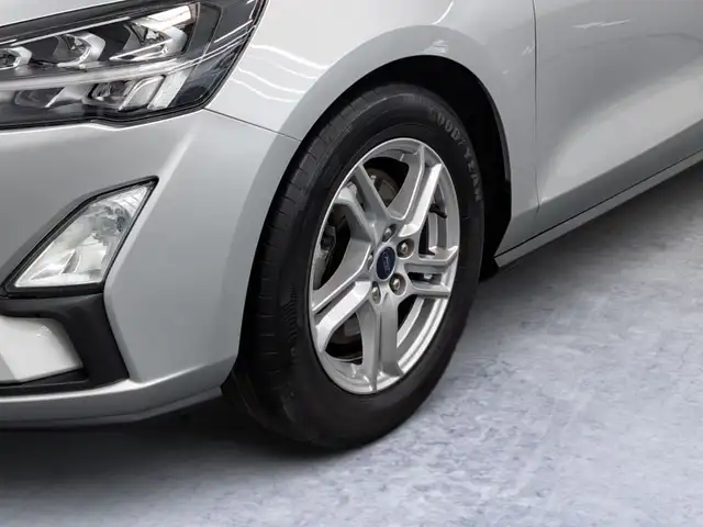 Ford Focus view 6