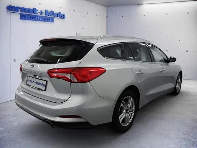 Ford Focus view 3