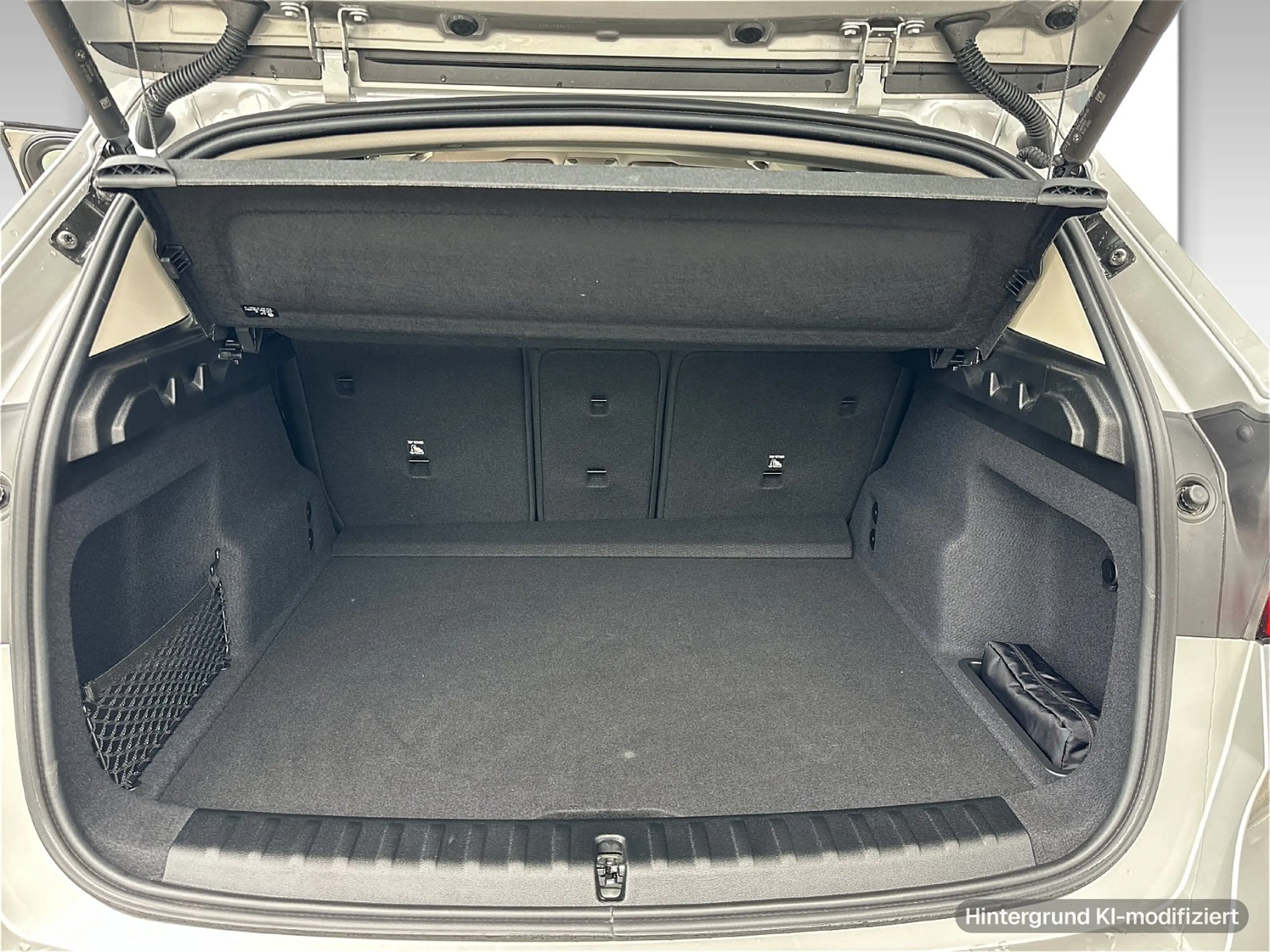 BMW X1 sDrive18i SAV DAB LED Komfortzg. AHK Shz — photo 12