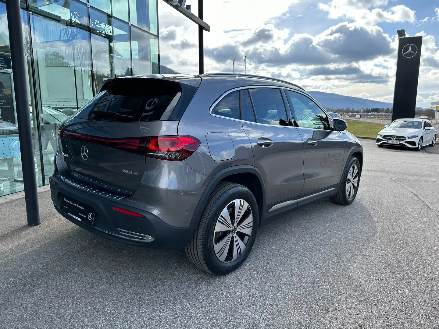 Mercedes-Benz EQA 300 4MATIC Aut. *Anhängevorrichtung* Gris - 2