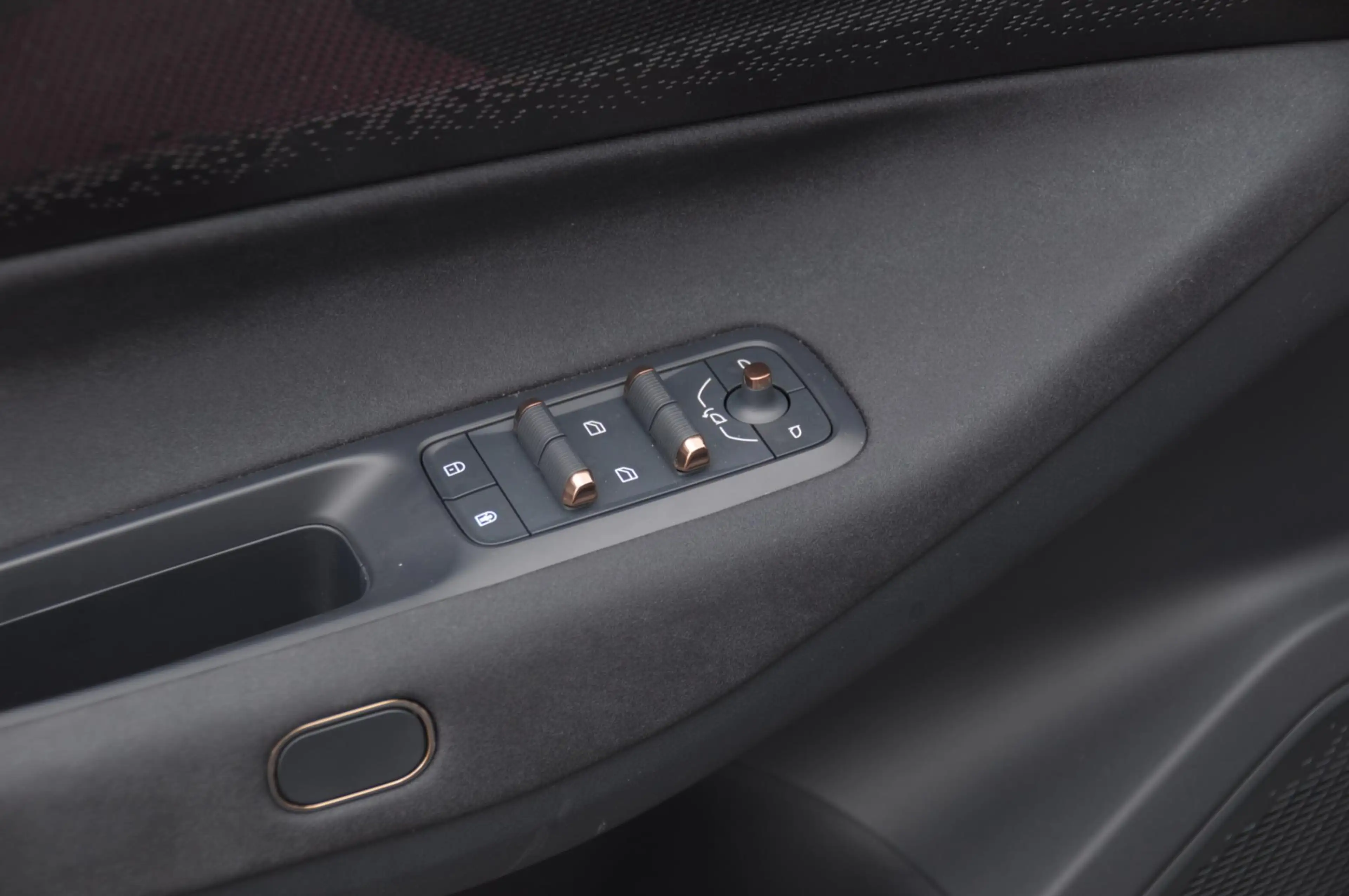 Lynk & Co 08 350PK Automaat More / 200km elektrisch / Stoelvent — photo 11
