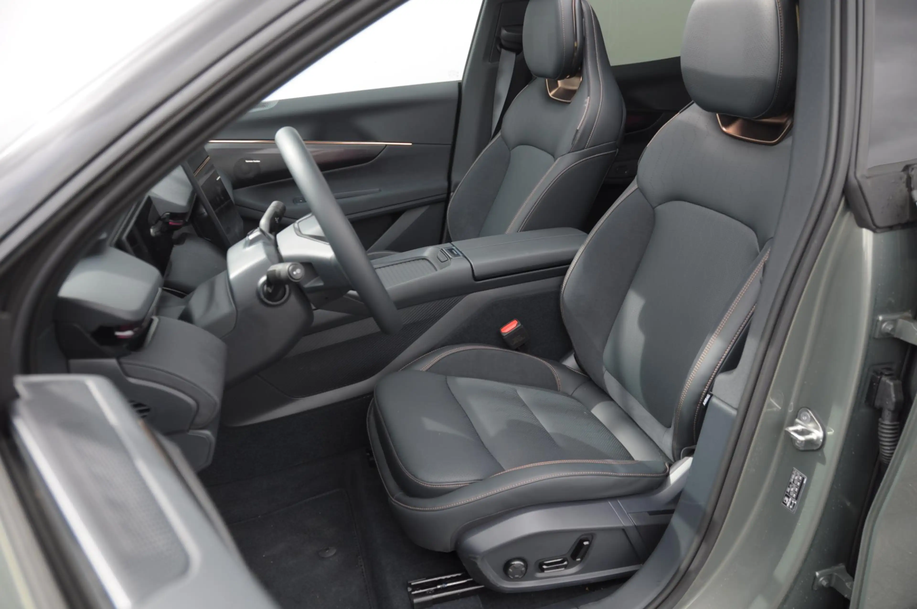 Lynk & Co 08 350PK Automaat More / 200km elektrisch / Stoelvent — photo 9