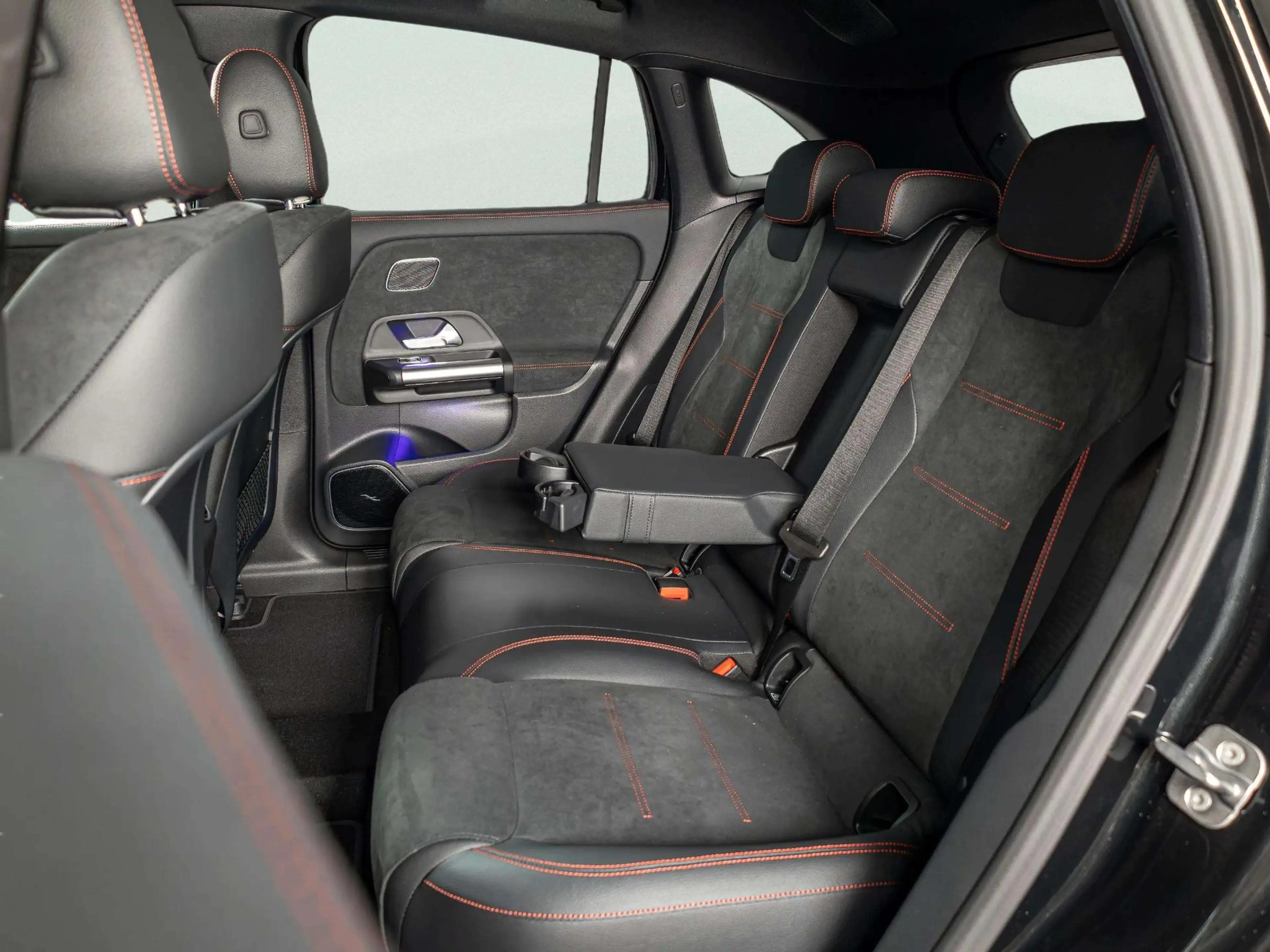 Mercedes-Benz EQA 250 250+ Business Solution AMG 71 kWh | Panorama dak | — photo 11