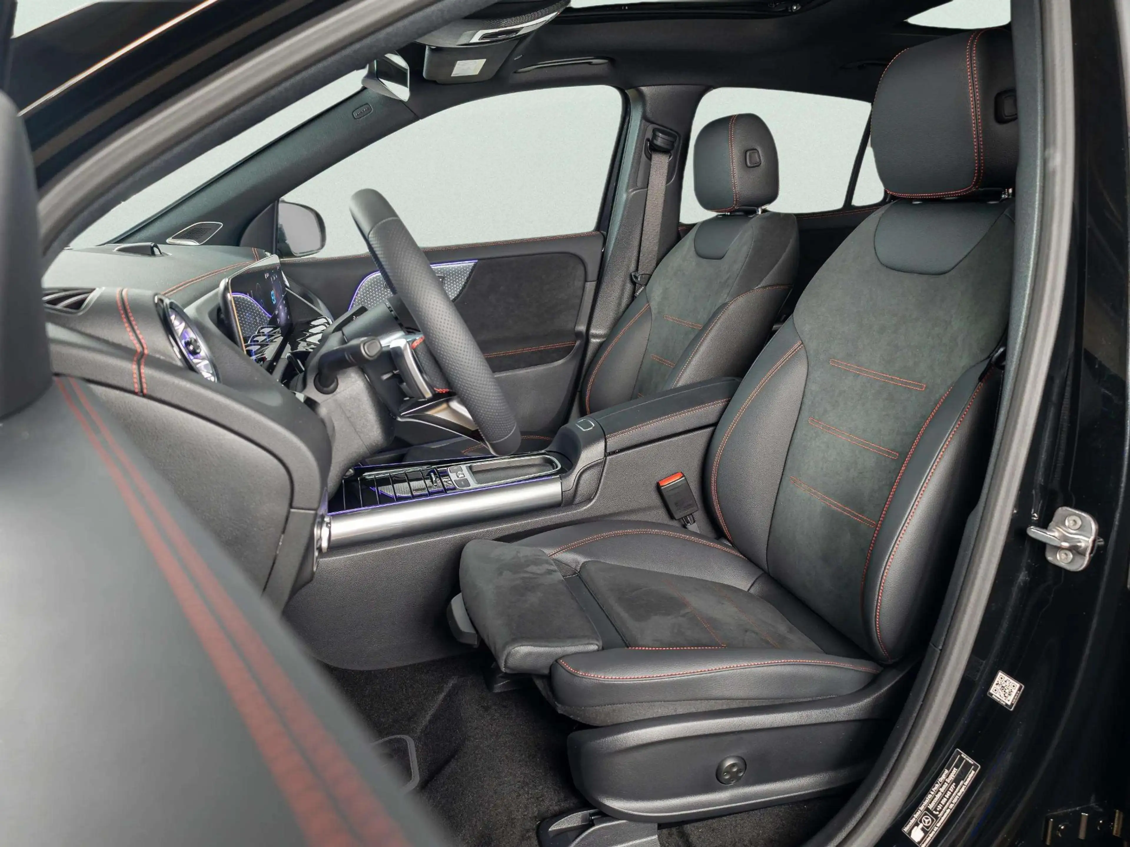 Mercedes-Benz EQA 250 250+ Business Solution AMG 71 kWh | Panorama dak | — photo 9