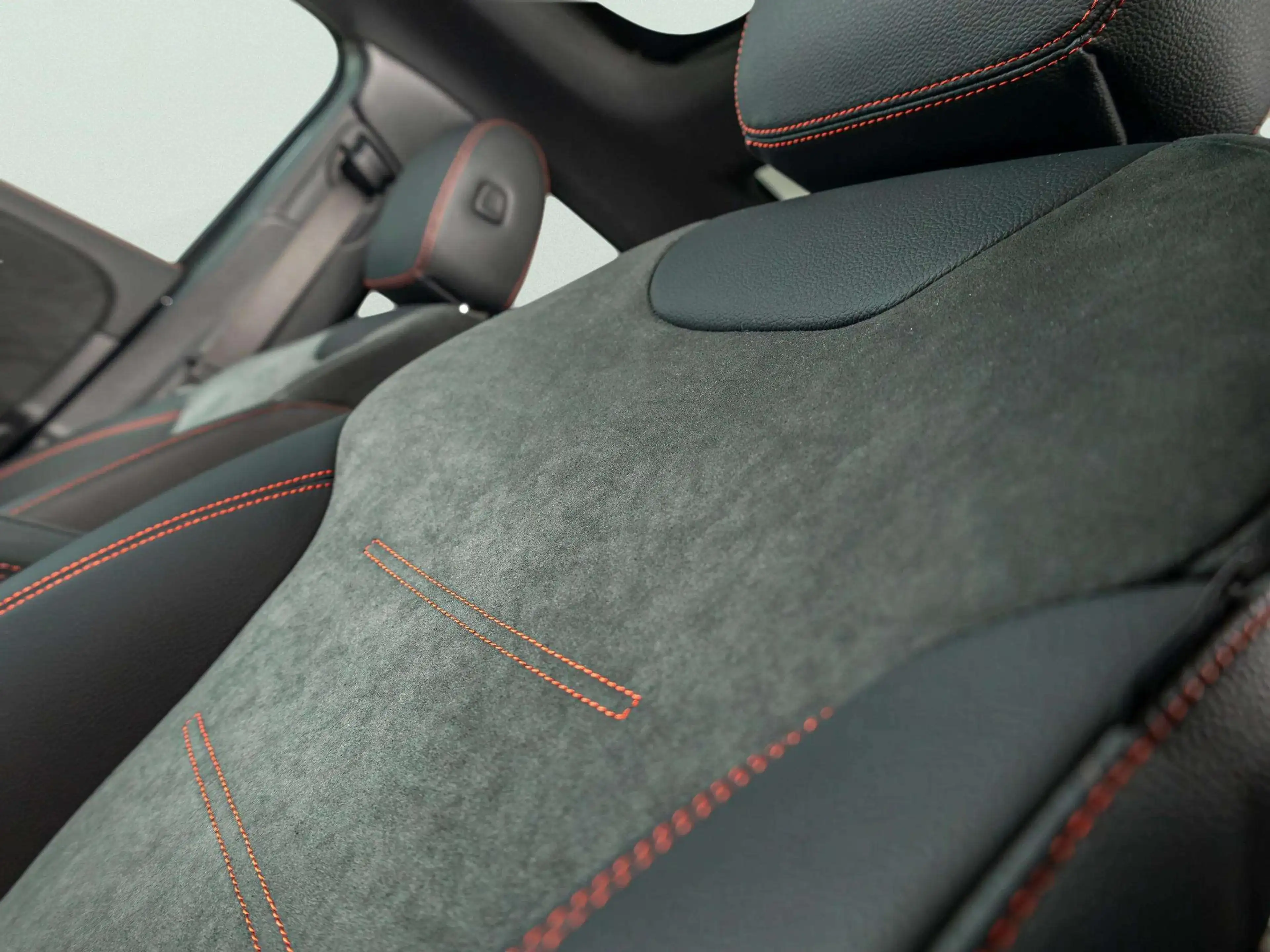 Mercedes-Benz EQA 250 250+ Business Solution AMG 71 kWh | Panorama dak | — photo 10