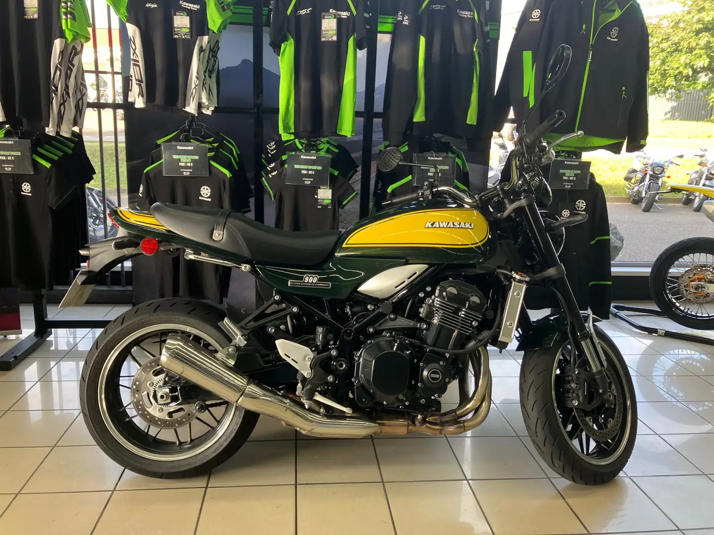 Kawasaki Z900RS Jaune - 1
