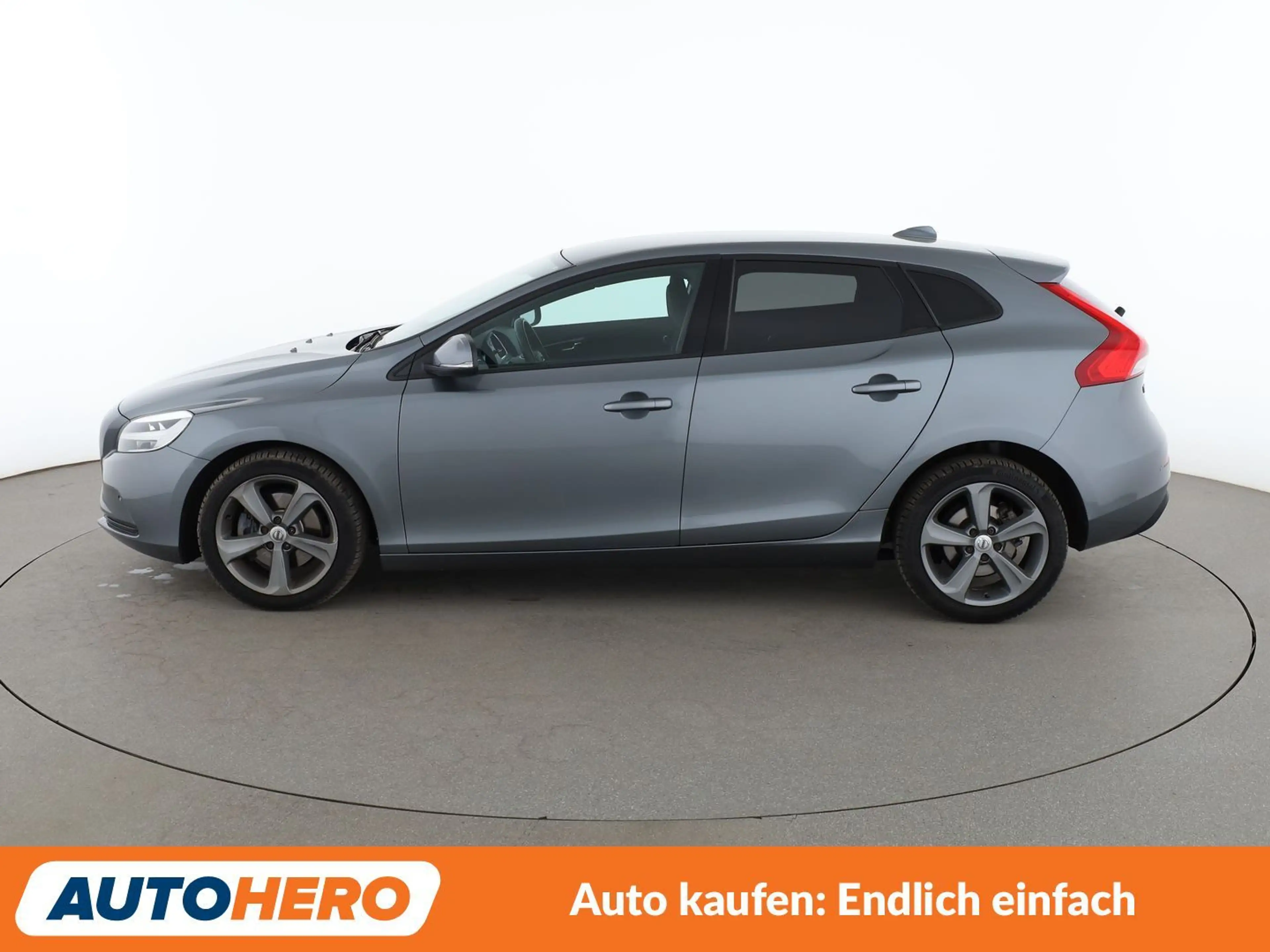 Volvo V40 2.0 T2 Momentum *NAVI*LED*TEMPO*PDC*SHZ*ALU* — photo 3