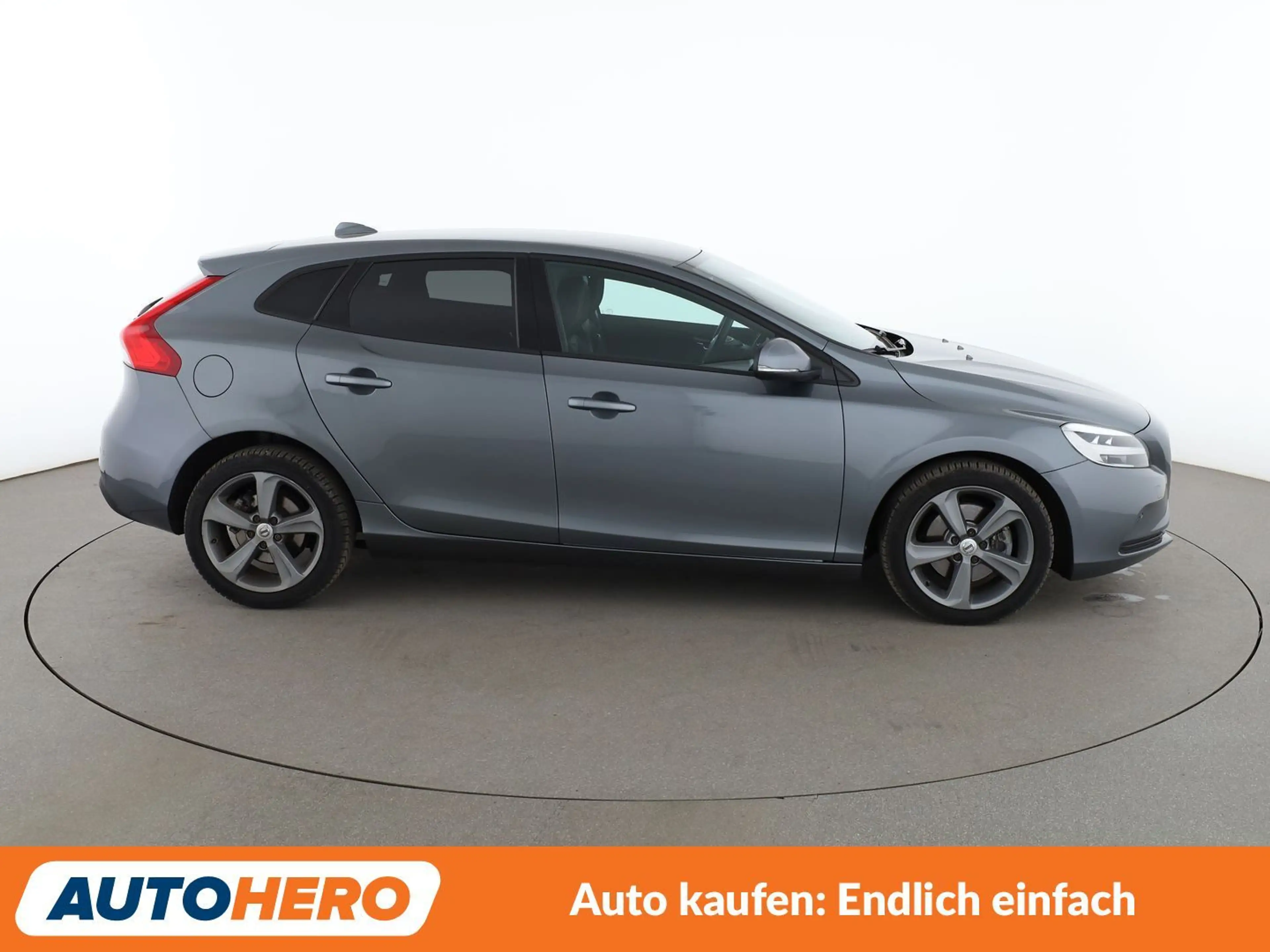 Volvo V40 2.0 T2 Momentum *NAVI*LED*TEMPO*PDC*SHZ*ALU* — photo 7