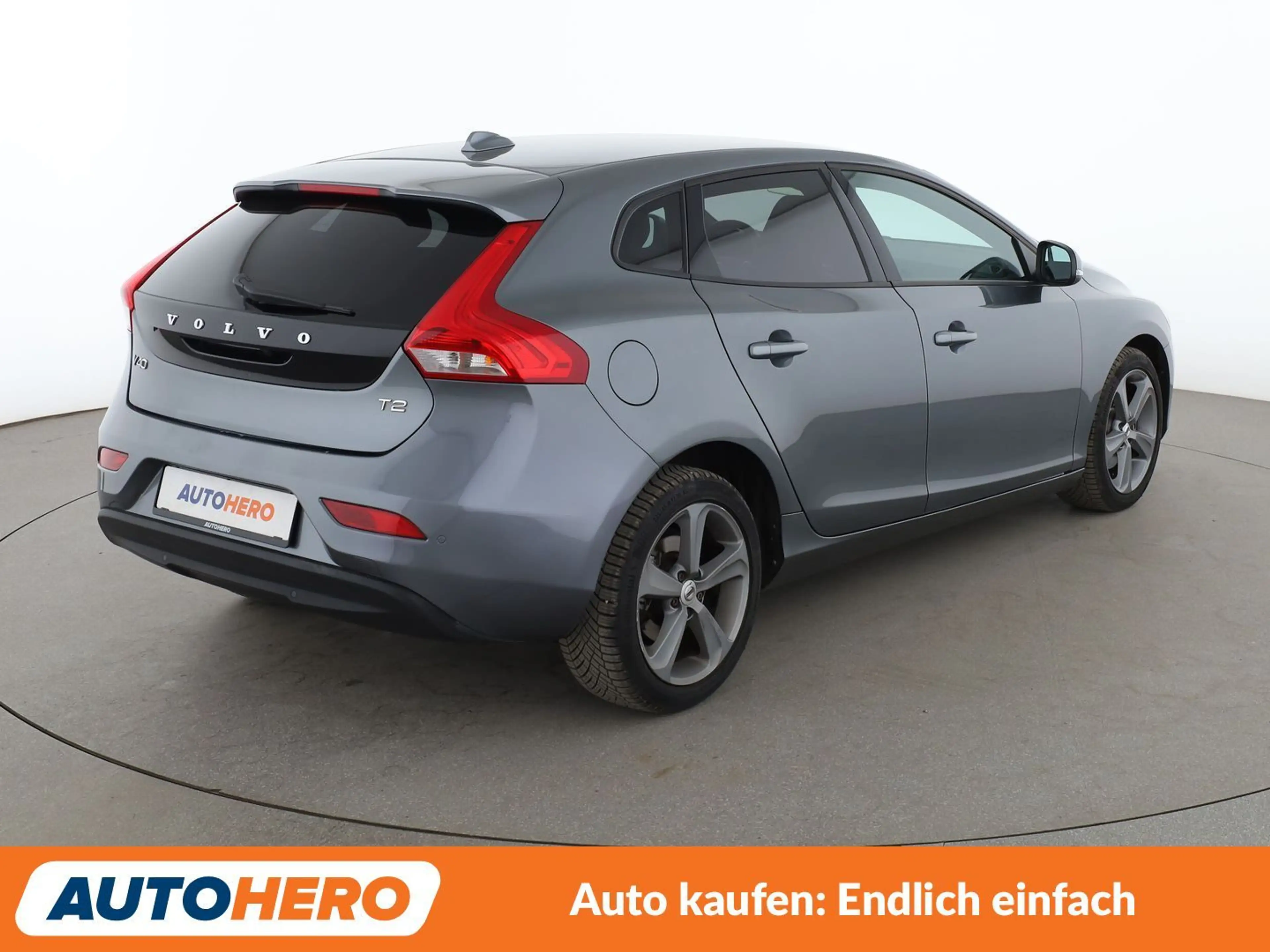 Volvo V40 2.0 T2 Momentum *NAVI*LED*TEMPO*PDC*SHZ*ALU* — photo 6
