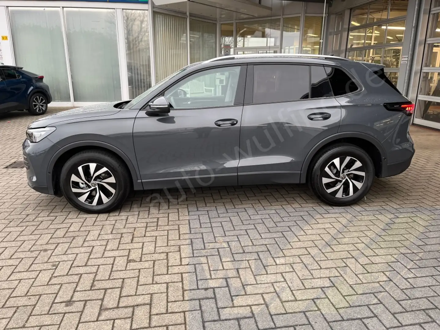 Volkswagen Tiguan 1.5 eTSI Life+Pano+Komfort+Navi+LED-Plus Gris - 2