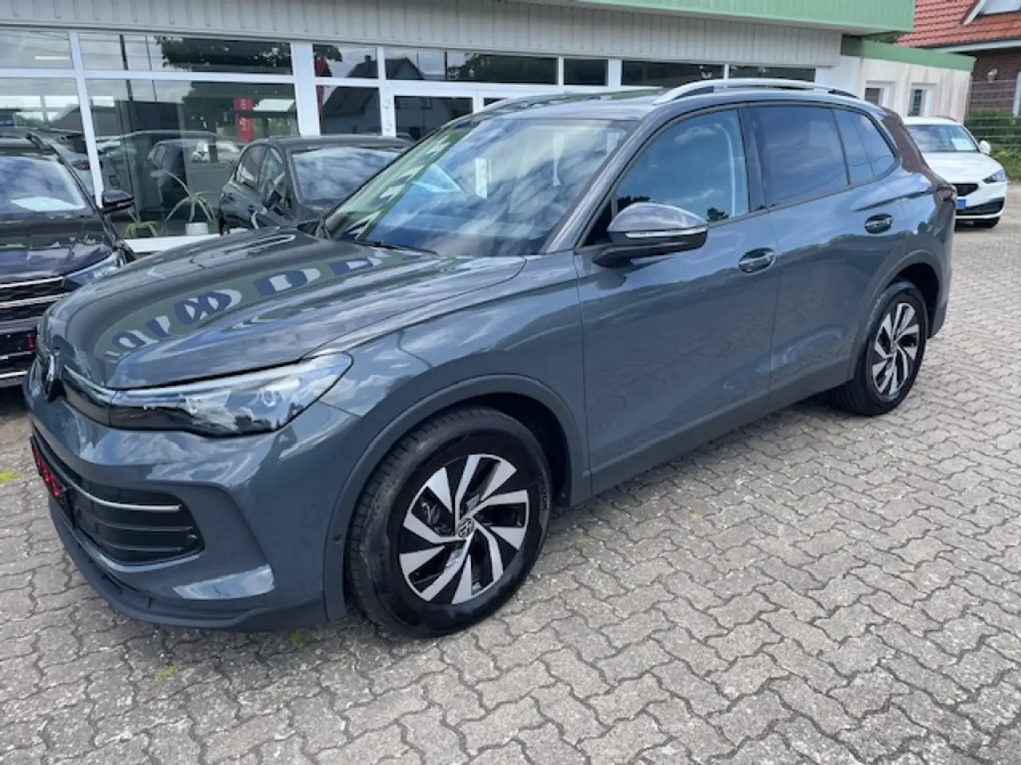 Volkswagen Tiguan 1.5 eTSI Life+Pano+Komfort+Navi+LED-Plus Grigio - 2