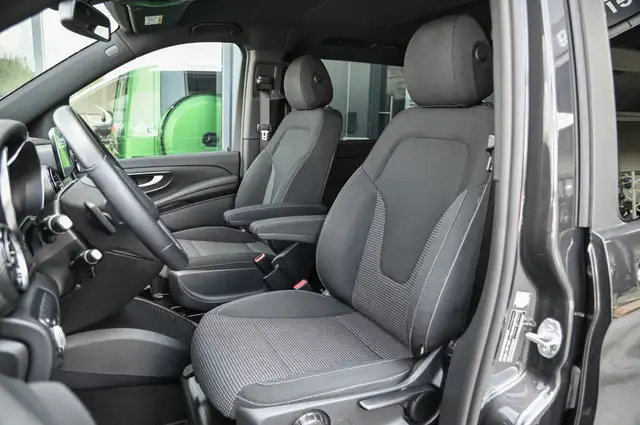 Mercedes-Benz 250 view 12
