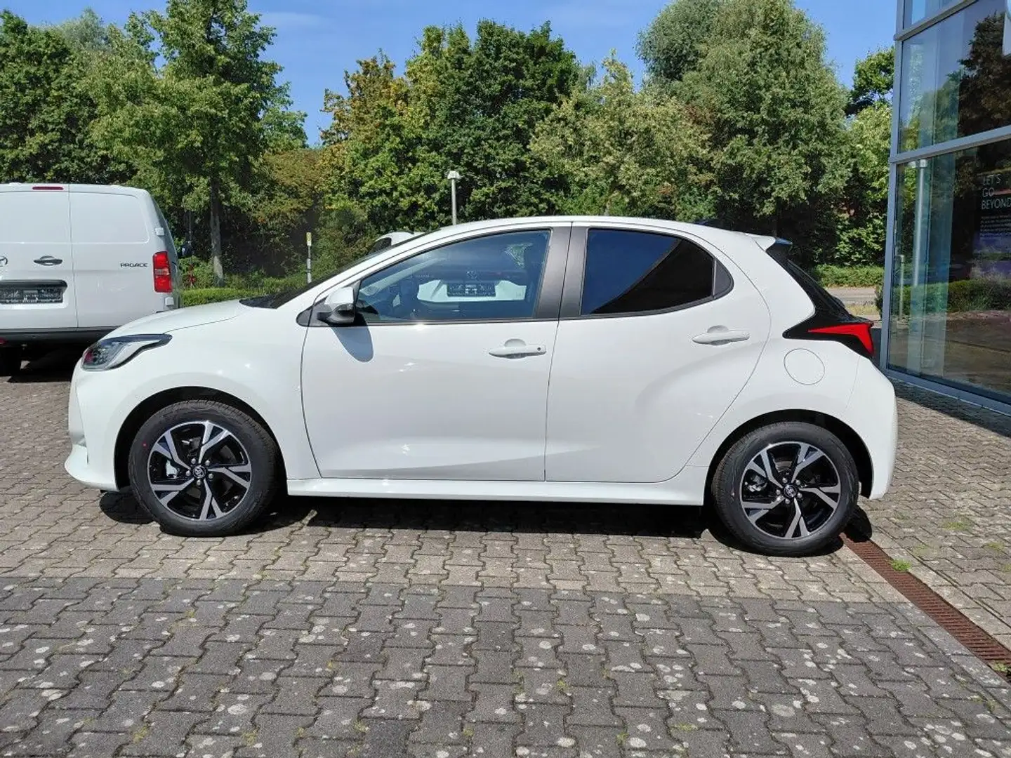 Toyota Yaris Hybrid 116 1.5 VVT-i Teamplayer (XPA1) Wit - 2