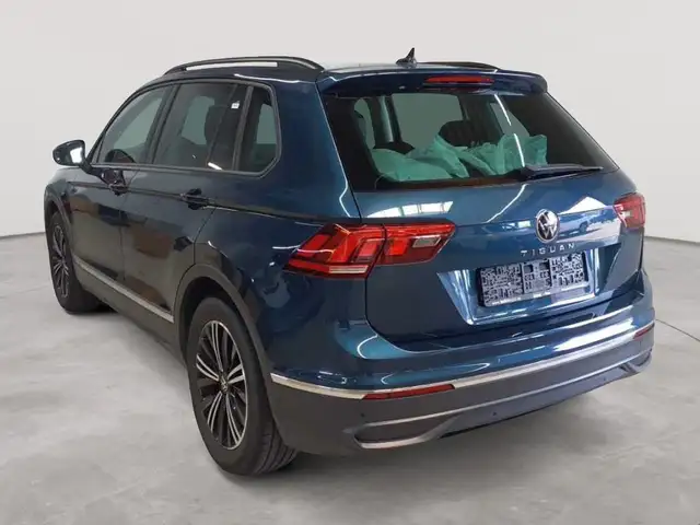 Volkswagen Tiguan view 2