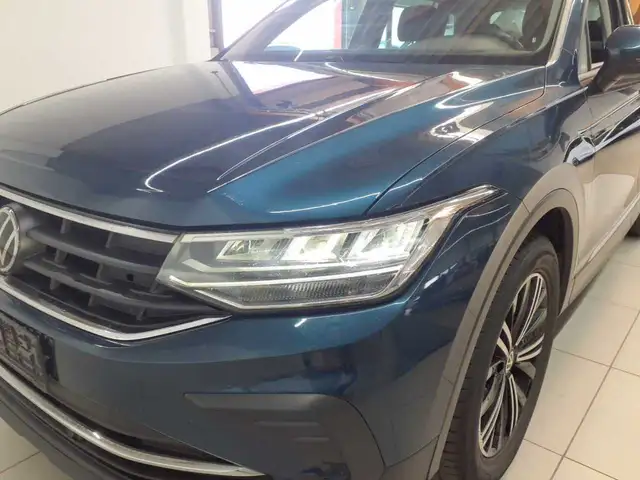 Volkswagen Tiguan view 16