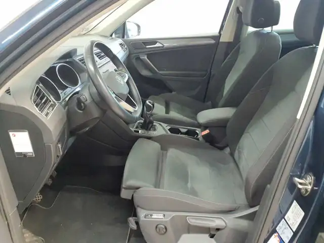 Volkswagen Tiguan view 3