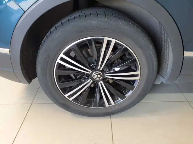 Volkswagen Tiguan view 13