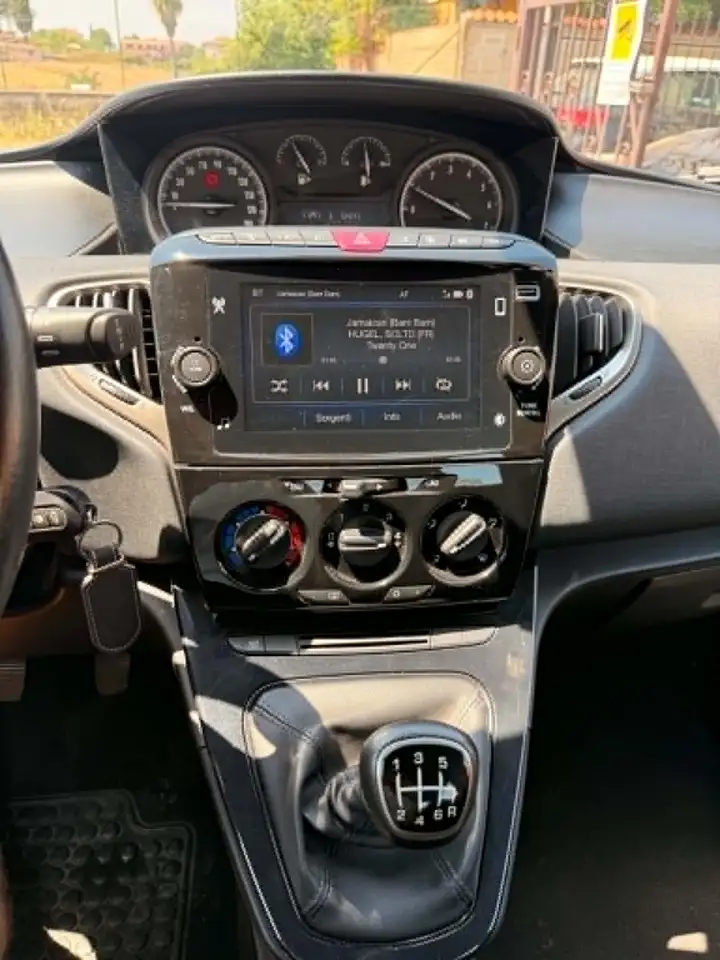 Lancia Ypsilon 2022 — фото 14