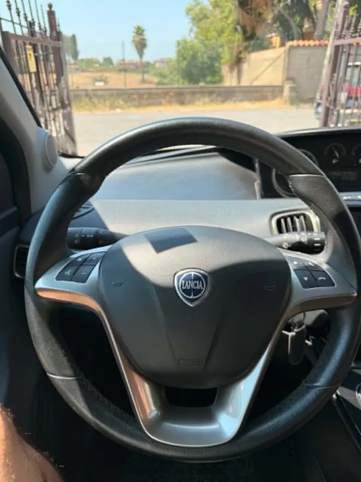 Lancia Ypsilon 2022 — фото 12