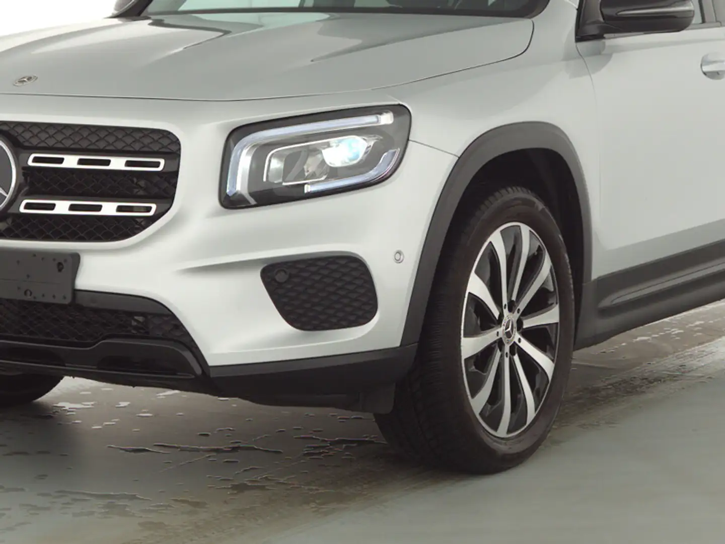 Mercedes-Benz GLB 250 4M Progressive  *Night*AHK*KeylessGo* Zilver - 2