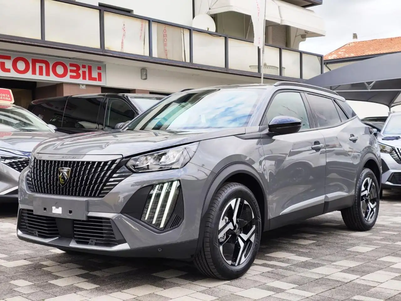 Peugeot 2008 PureTech 100 S&S Allure — photo 1 of 15