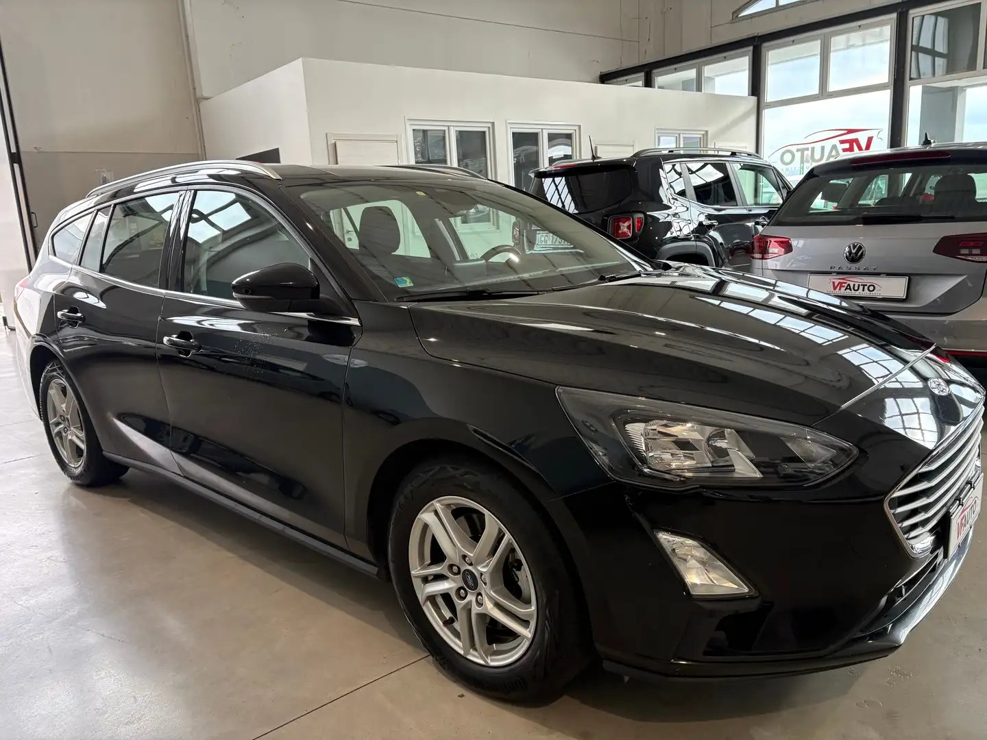 Ford Focus Focus V  SW SW 1.5 ecoblue Business s Zwart - 2