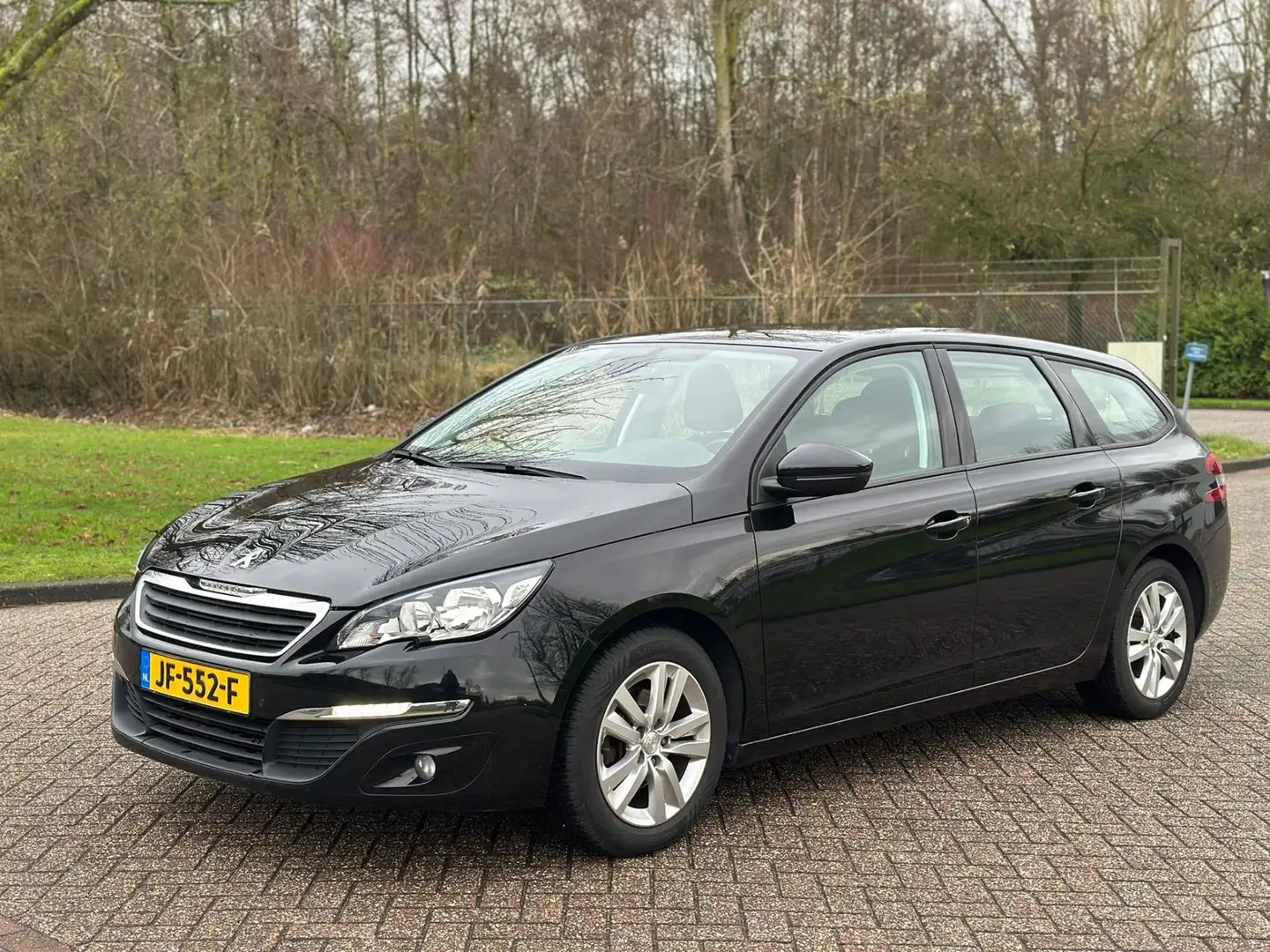 Peugeot 308 SW 1.2 PureTech Allure/AIRCO/CRUISE/NAVI/PARKEERSE Schwarz - 1