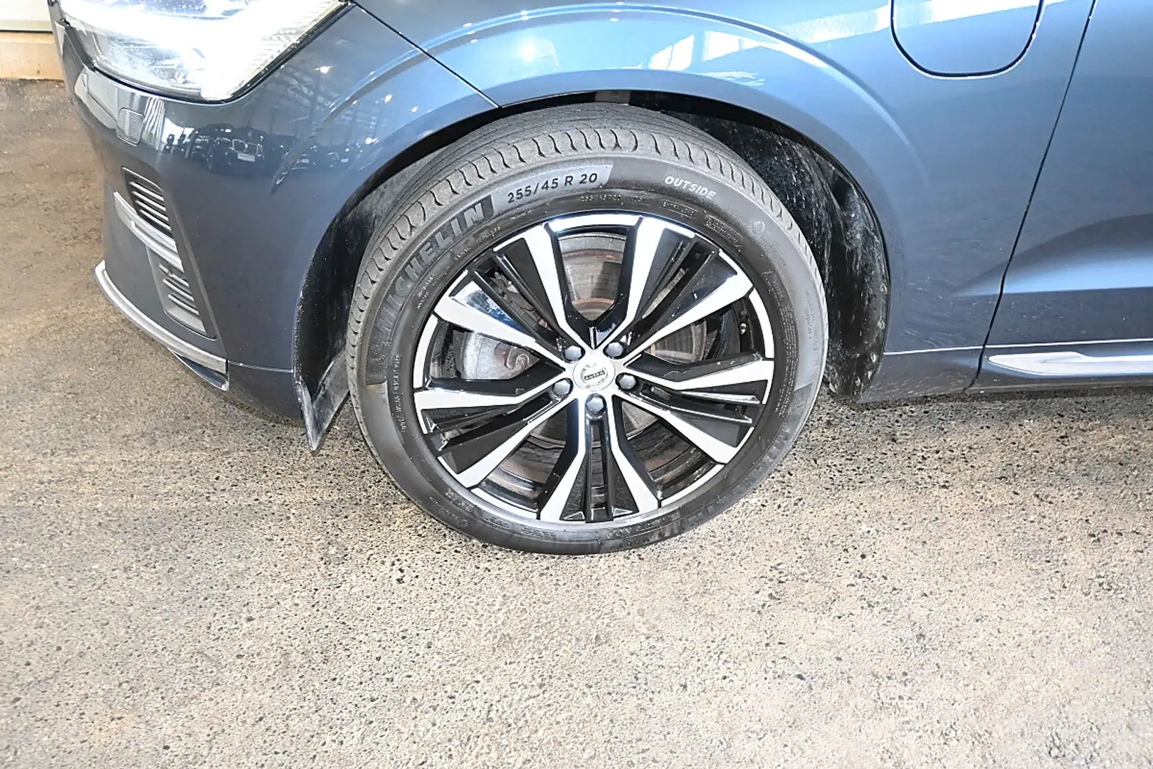 Volvo XC60 T6 Twin Engine AWD Ultimate Bright Recharge; AC... Blau - 2