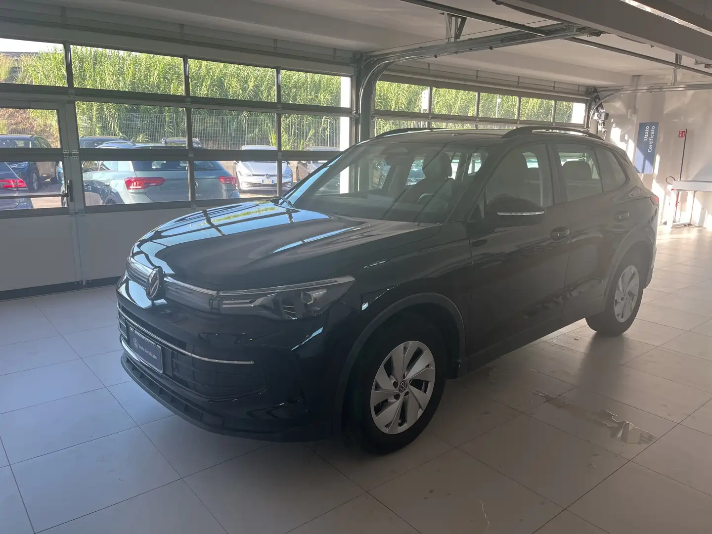 Volkswagen Tiguan 2.0 TDI SCR Life Zwart - 1
