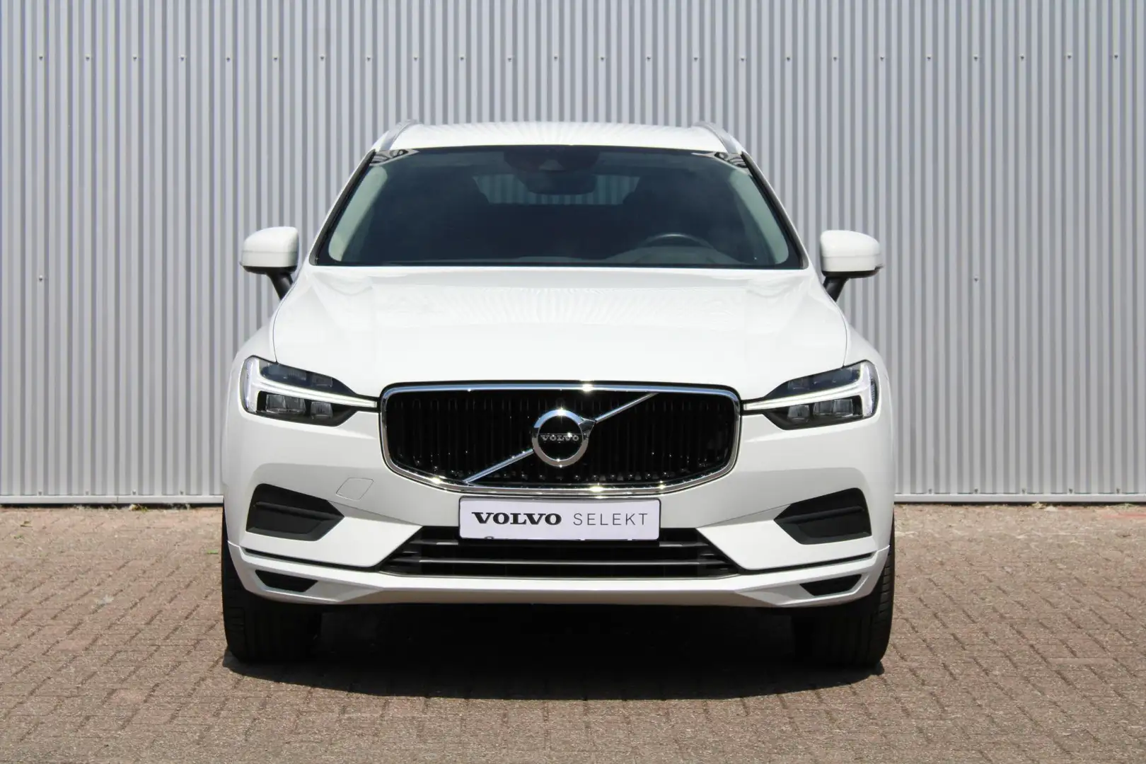 Volvo XC60 B4 Automaat Momentum | Full map navigatie | Cruise Wit - 2