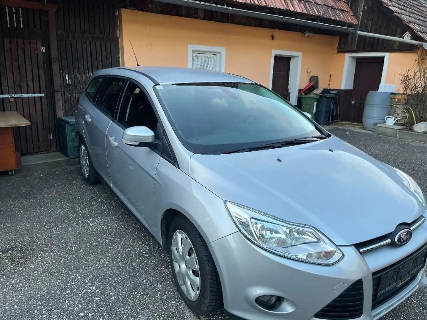 Ford Focus Focus Traveller Trend 1,6 TDCi DPF Trend Silber - 1