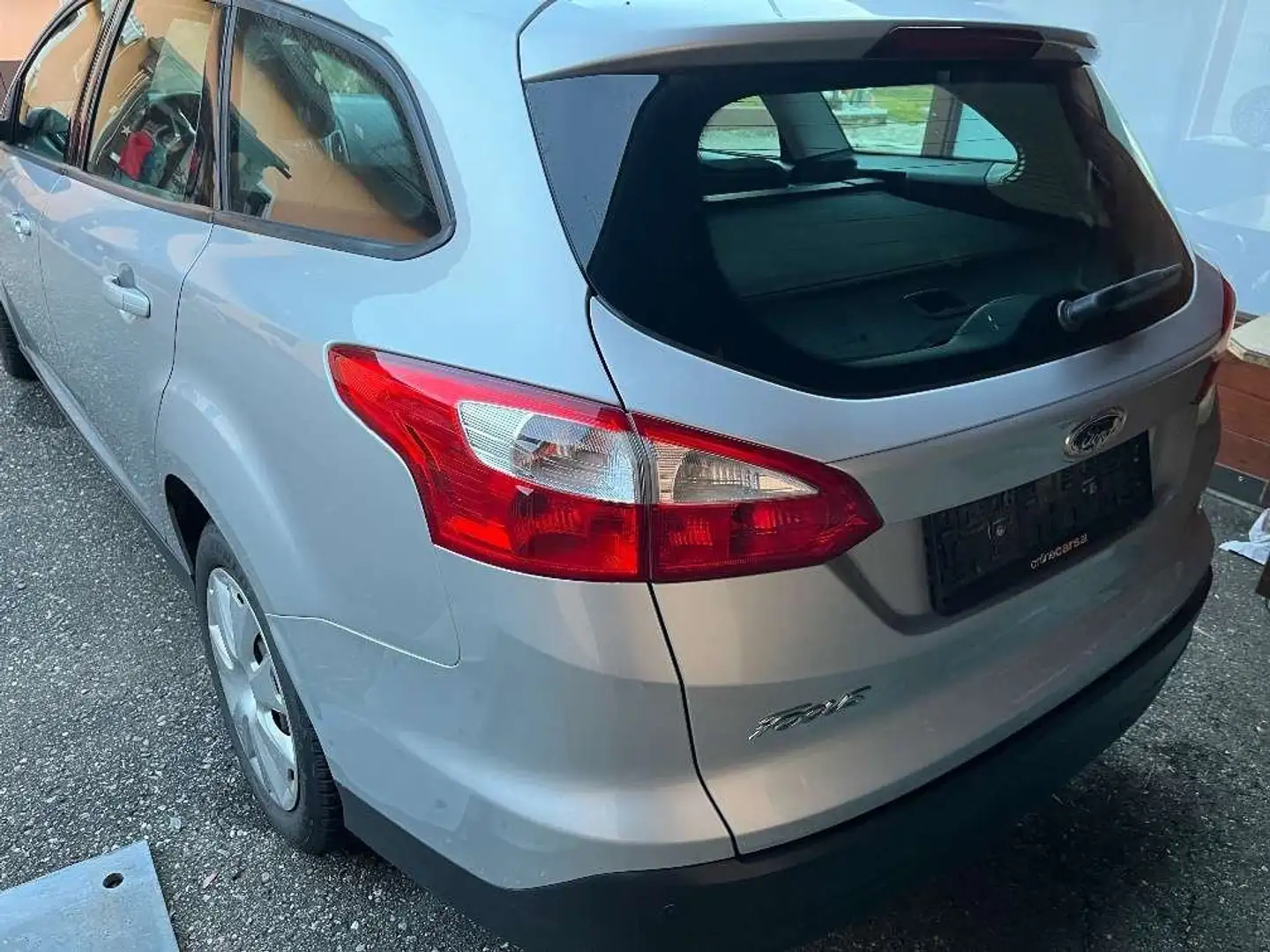 Ford Focus Focus Traveller Trend 1,6 TDCi DPF Trend Silber - 2
