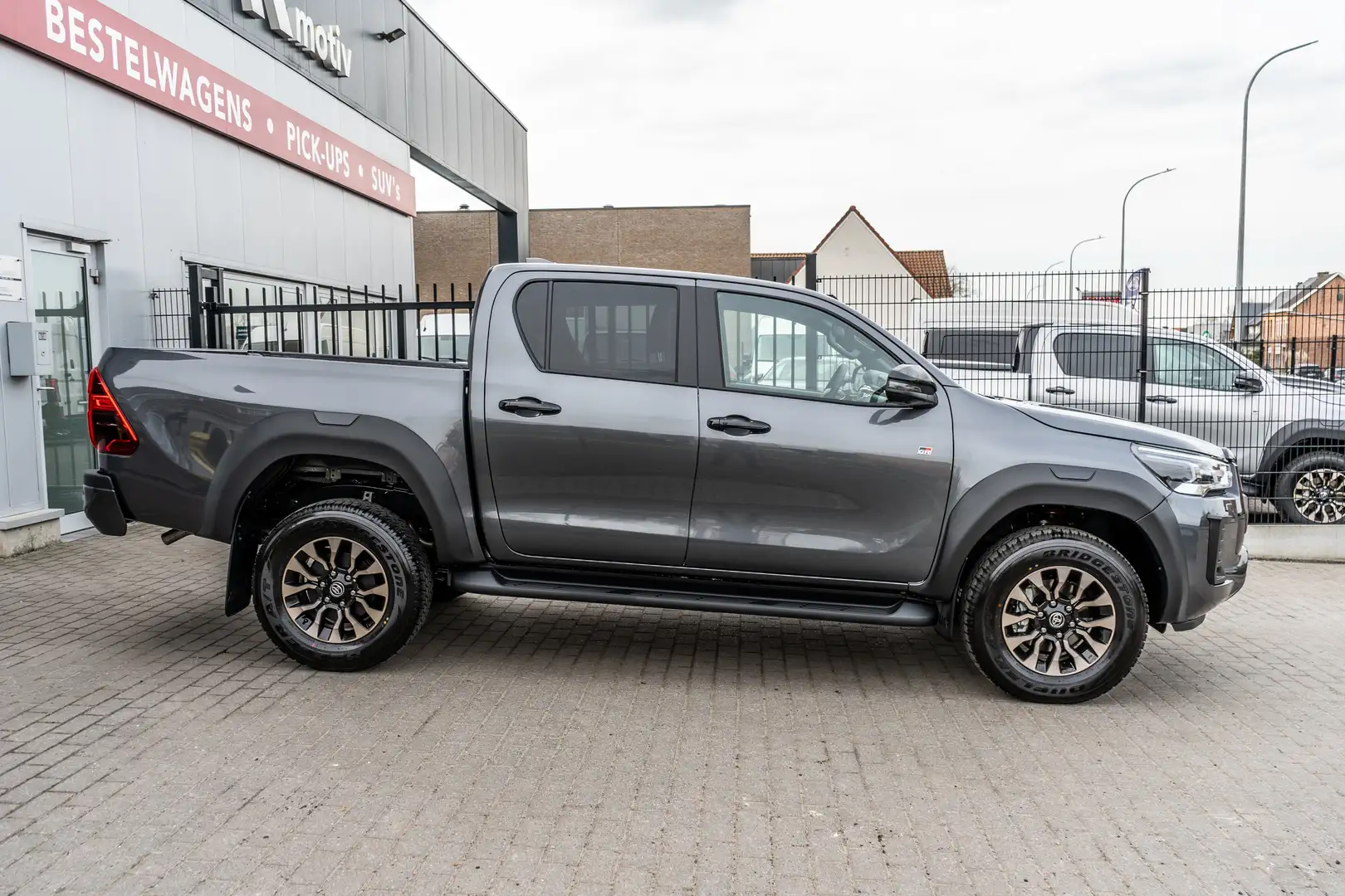 Toyota Hilux 2.8 D4D GR SPORT - Automaat - Trekhaak - 47.500 ex Grijs - 2