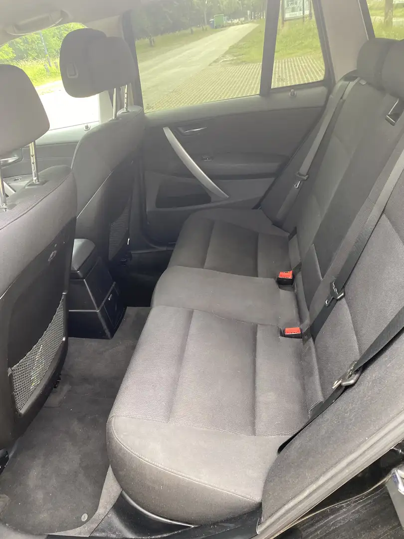 BMW X3 2.0i Zwart - 1