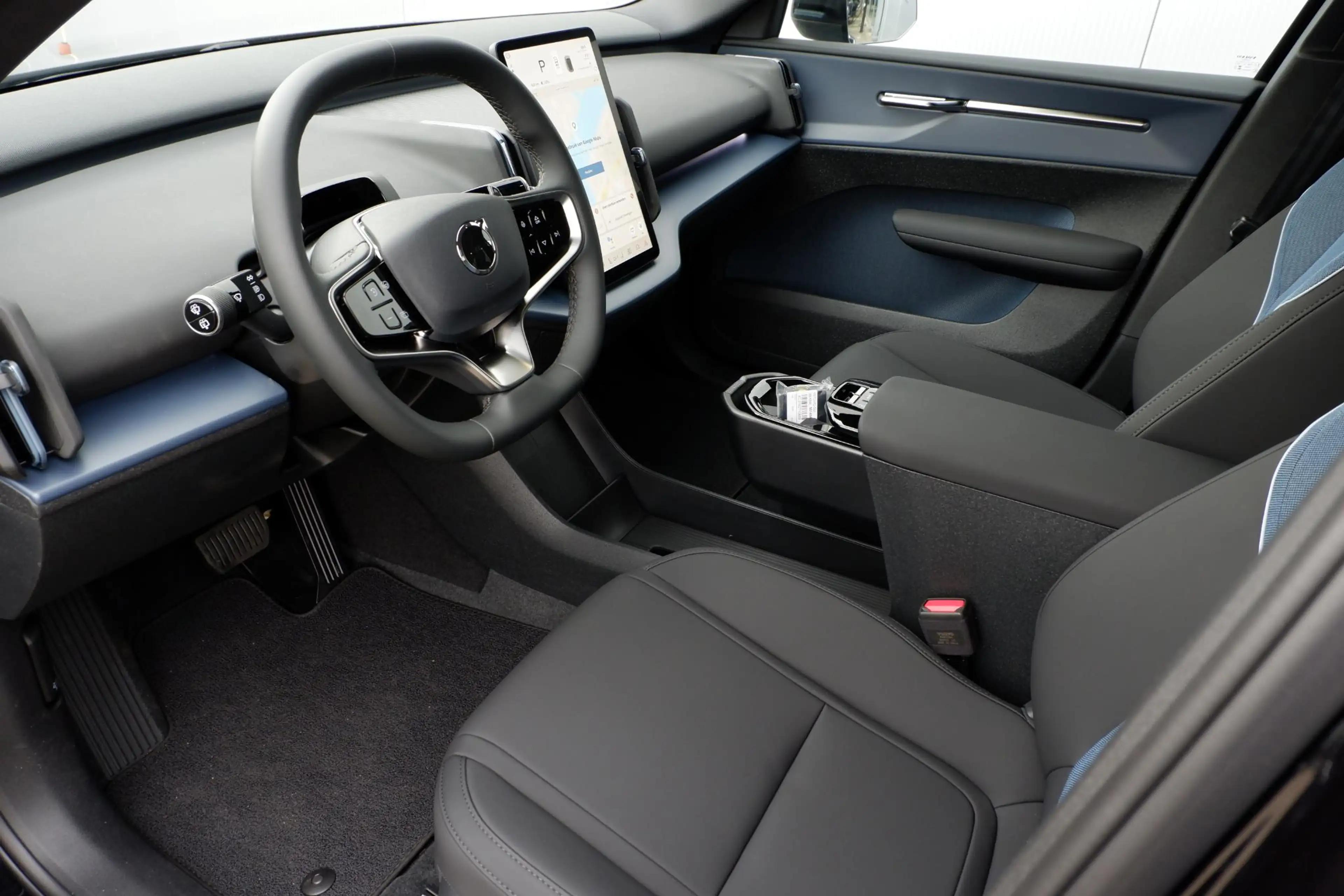 Volvo EX30 P5 Long Range Plus Europa 69 kWh Elektrisch verste — photo 3