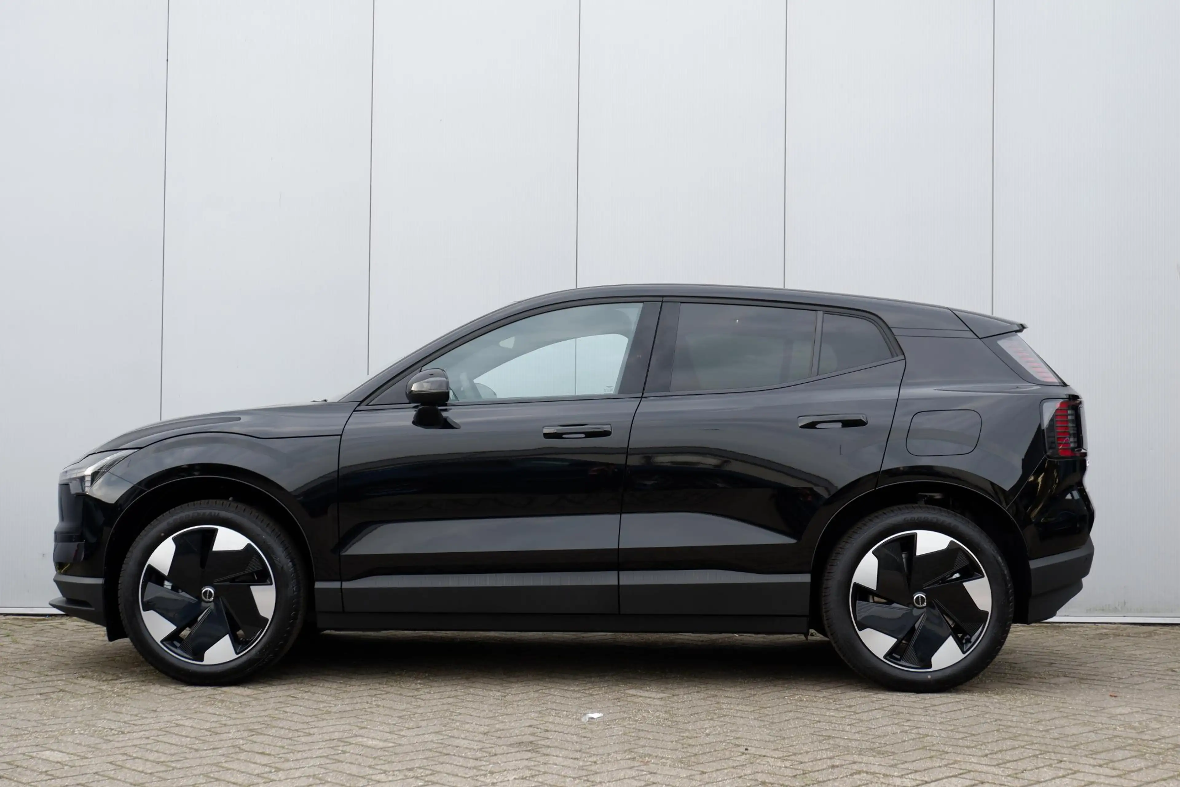 Volvo EX30 P5 Long Range Plus Europa 69 kWh Elektrisch verste — photo 9