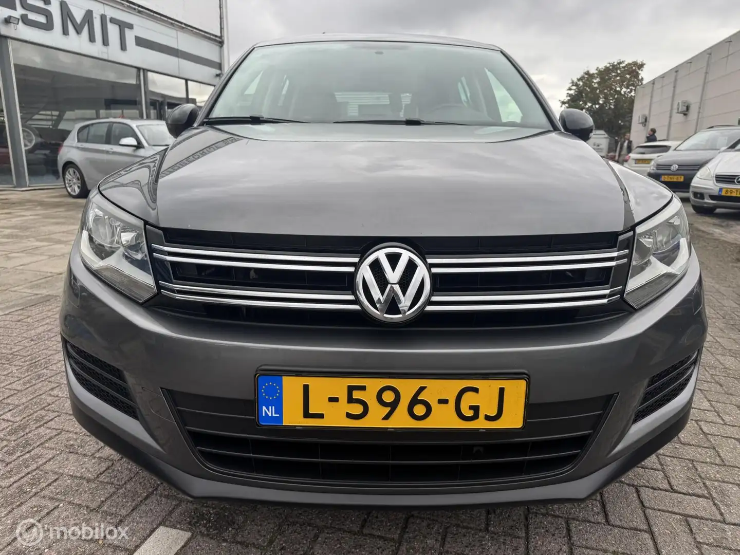 Volkswagen Tiguan 1.4 TSI Comfort&Design Edition Trekhaak/Nav Grijs - 2