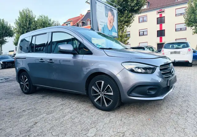 Mercedes-Benz Classe T T 180d Automatik LED Navi Kamera SHZG PDC AHK