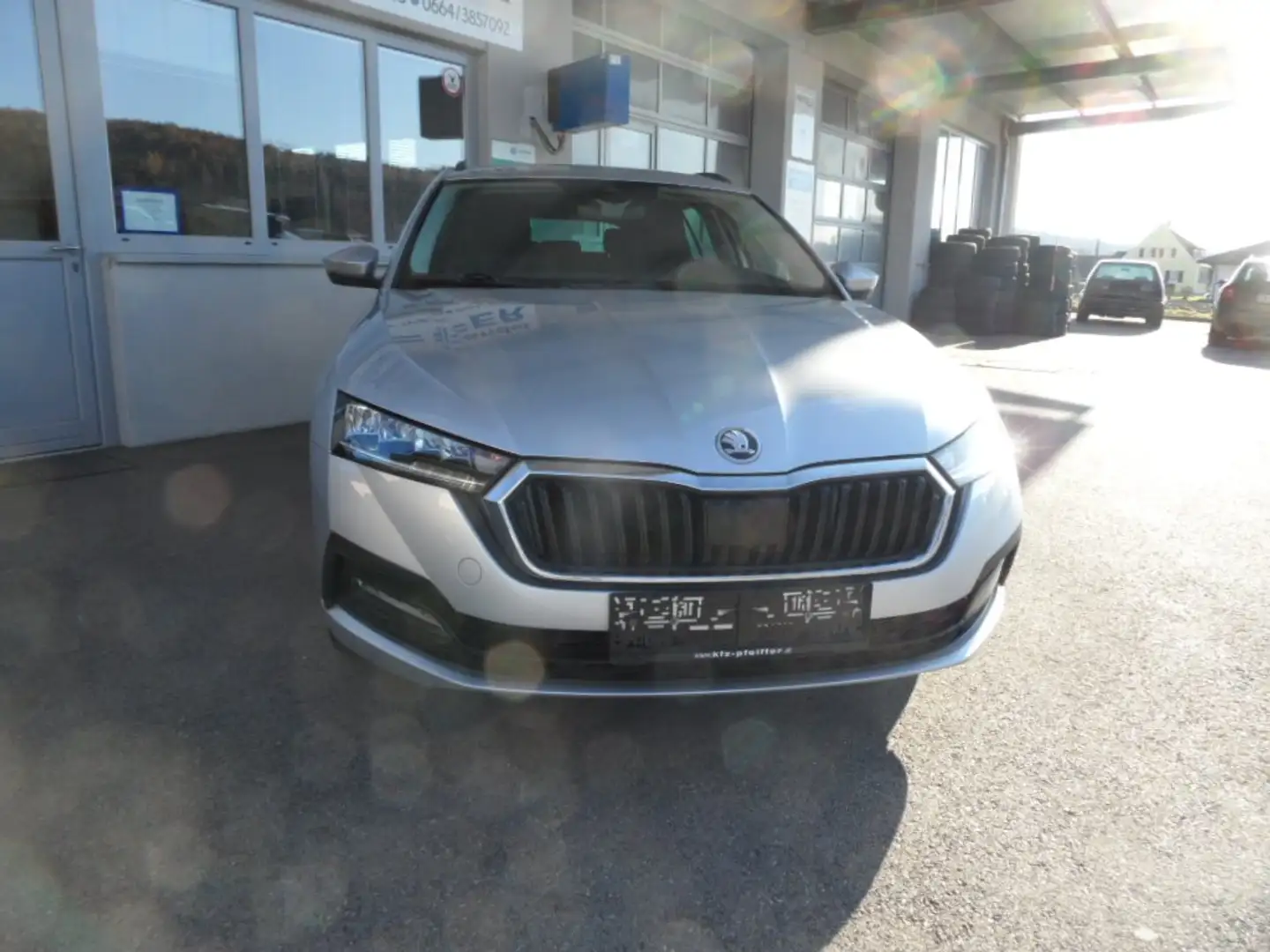 Skoda Octavia Combi 2,0 TDI Ambition LED, ACC, Navi, virutell, Silber - 1