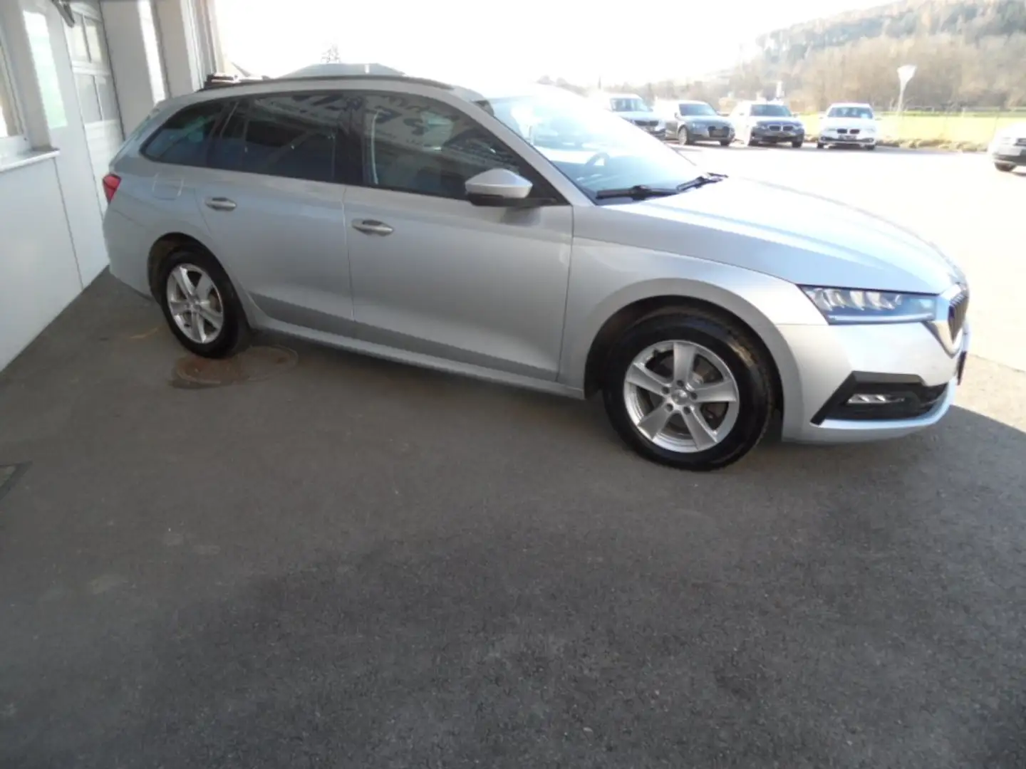 Skoda Octavia Combi 2,0 TDI Ambition LED, ACC, Navi, virutell, Silber - 2
