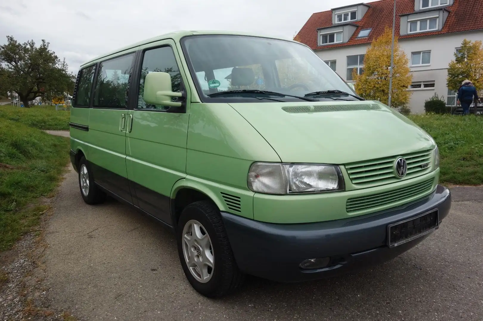 Volkswagen T4 Multivan TOPSTAR*AHK*KLIMA*7-SITZE*BETT*TISCH Зелений - 1
