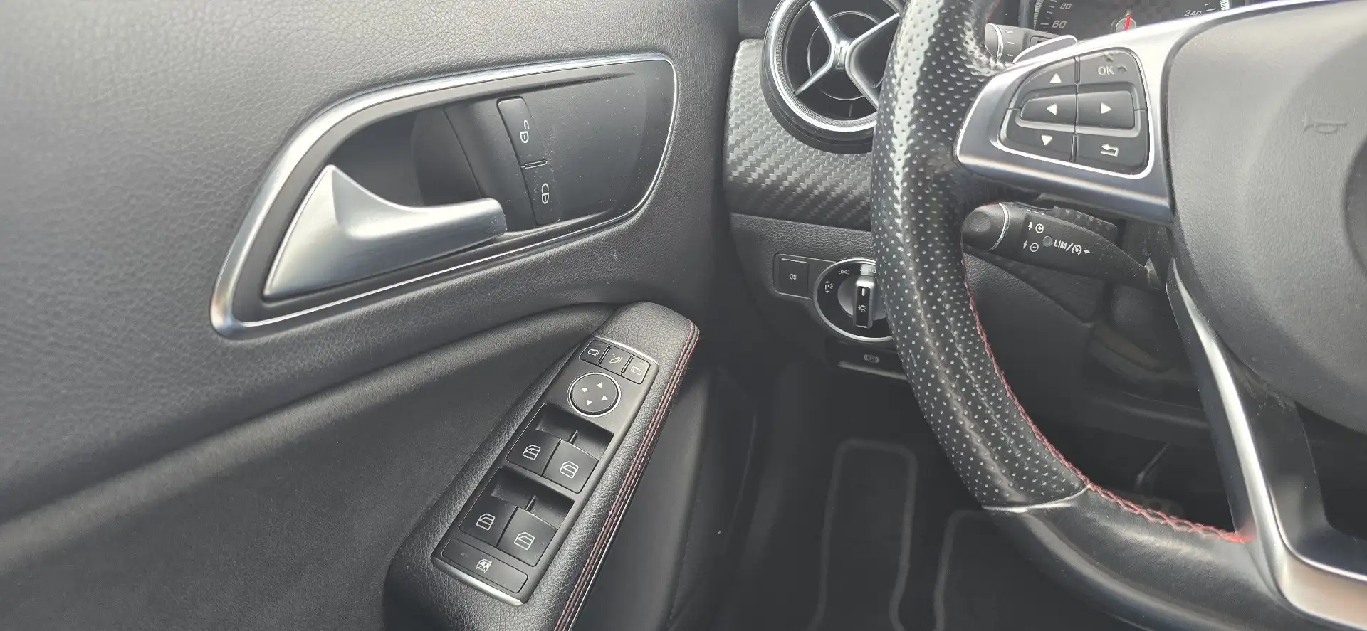 Mercedes-Benz 180 Premium AMG - 1