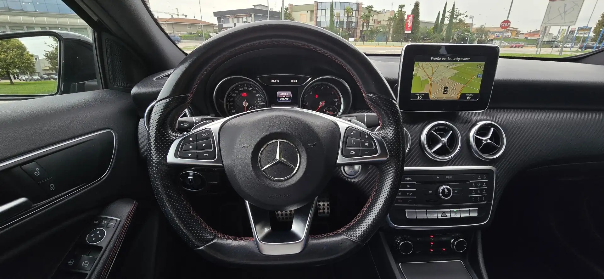 Mercedes-Benz 180 Premium AMG - 2