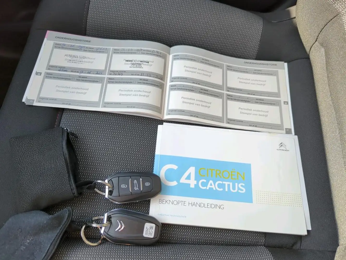 Citroen C4 Cactus 1.2 PureTech Feel | Achteruitrijcamera | Airco (au Grijs - 2