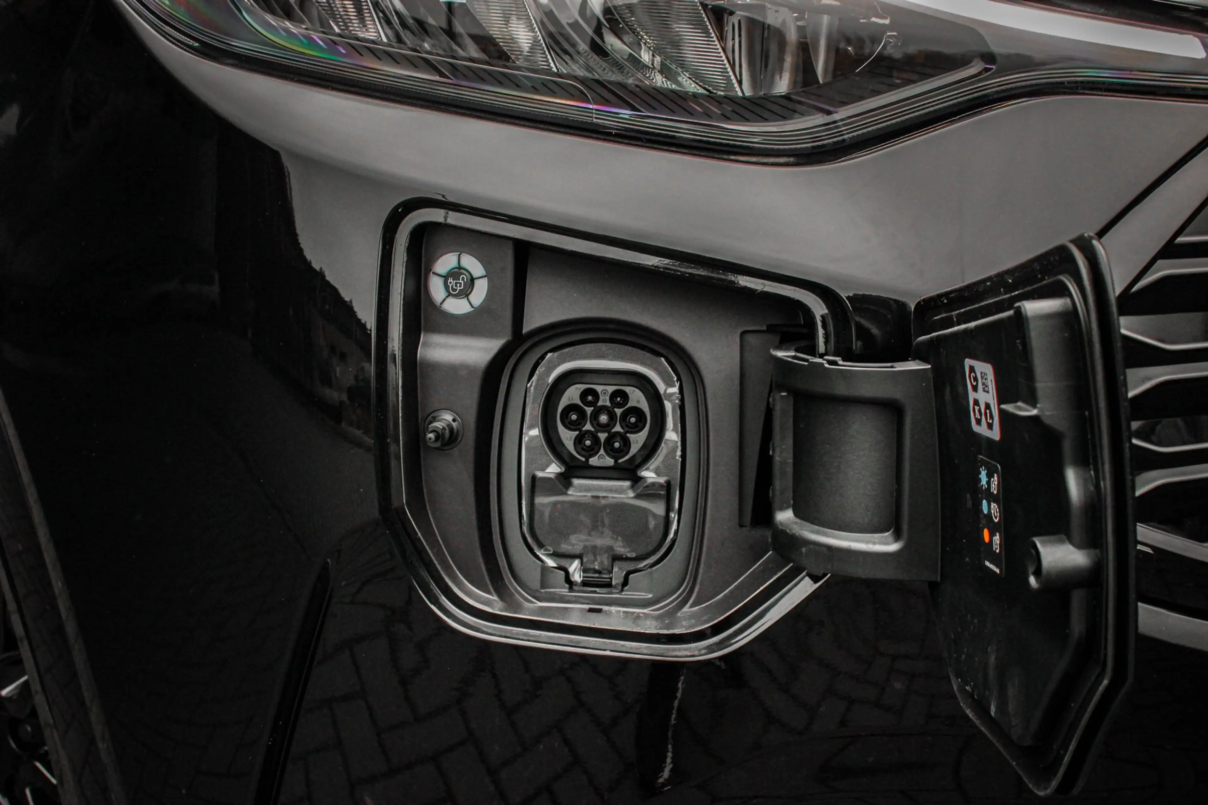 Ford E-Transit Cust. L2H1 Limited 71 kWh 218PK / JB- EDITON / CAM — photo 24